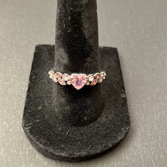 Jewelry - Women’s Heart Shaped Ring Size 8